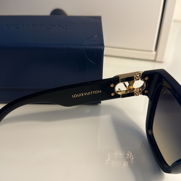 Louis Vuitton LINK PM SQUARE SUNGLASSES Authentic - Picture 6 of 15
